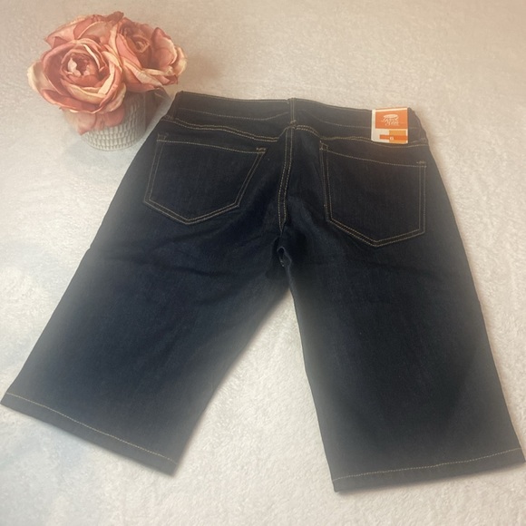 OLD NAVY NWT Size 6 Dark Blue The Rock Star Bermuda Blue Jean Shorts - Picture 10 of 12